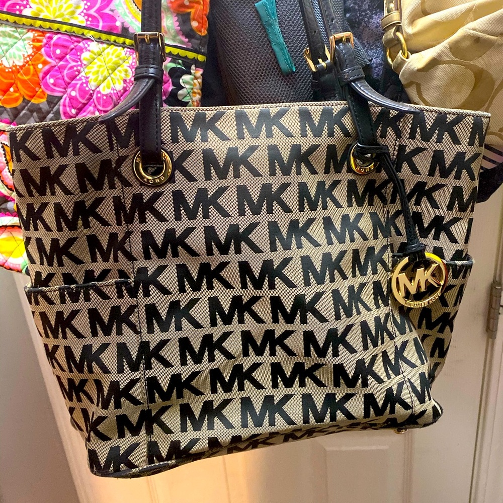 Great condition MK purse